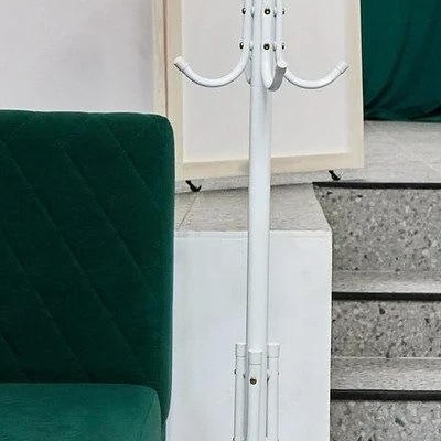 Гладкая кожа в Кудровом Россия, Санкт-Петербург, улица Дыбенко, 7к4, 6 этаж